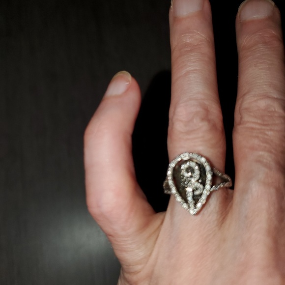 Samuels Jewelers 1/4 tcw diamond ring sz 4 - Picture 2 of 8